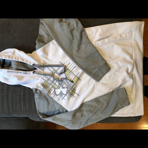 Men’s/ youth Under Armour hoodie - Picture 1 of 3